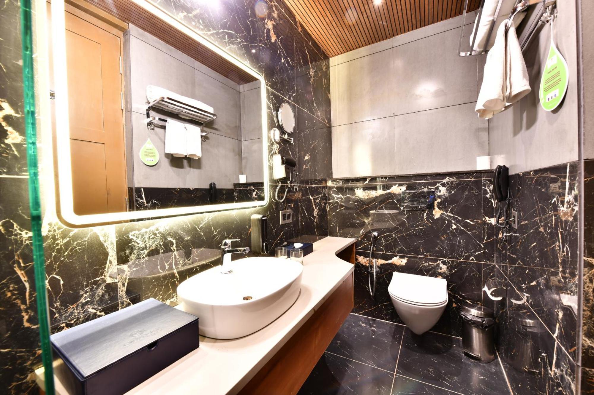 Click Collection Grand Gateway พาราณสี ภายนอก รูปภาพ