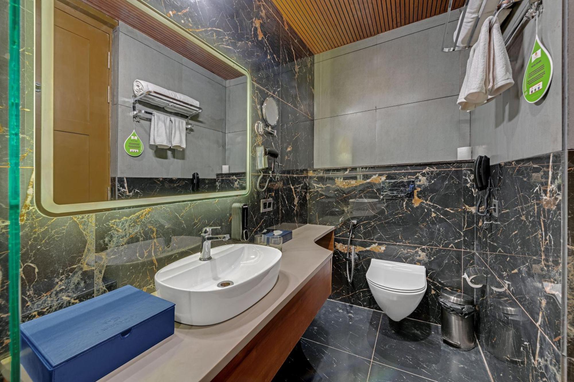 Click Collection Grand Gateway พาราณสี ภายนอก รูปภาพ