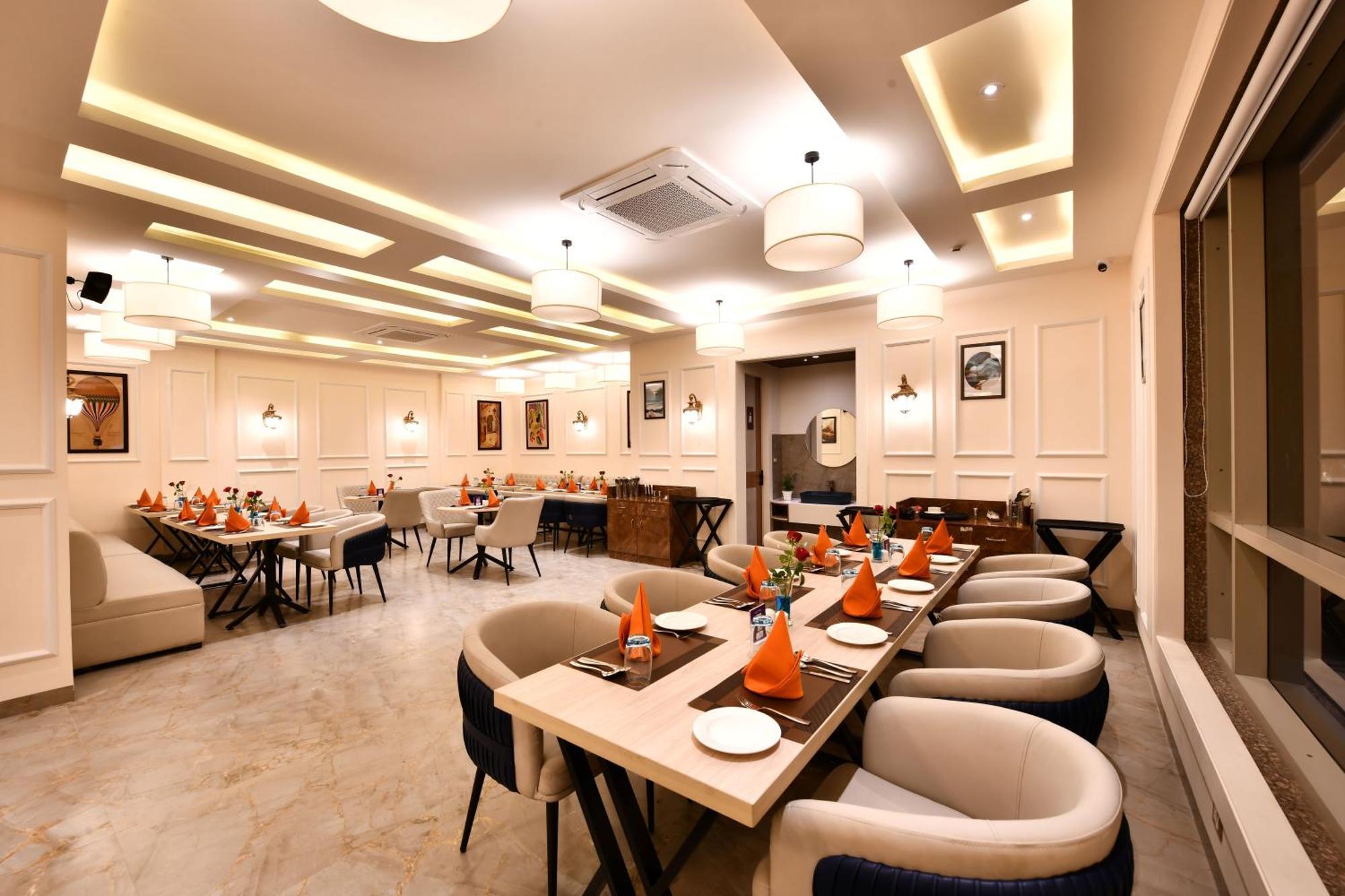Click Collection Grand Gateway พาราณสี ภายนอก รูปภาพ